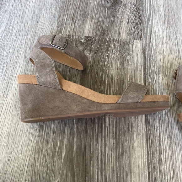 Lucky Brand Wedges - Picture 4 of 9